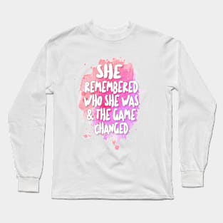 She Remembered Who She Was & The Game Changed Long Sleeve T-Shirt